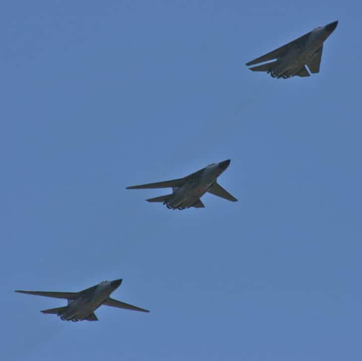 three-general-dynamics-f-11-aardvark-variable-wing-positions-730x728.jpg